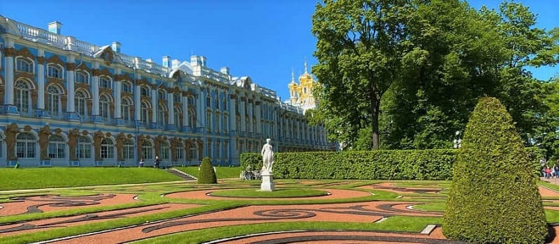 Дворцы и усадьбы петербургской знати